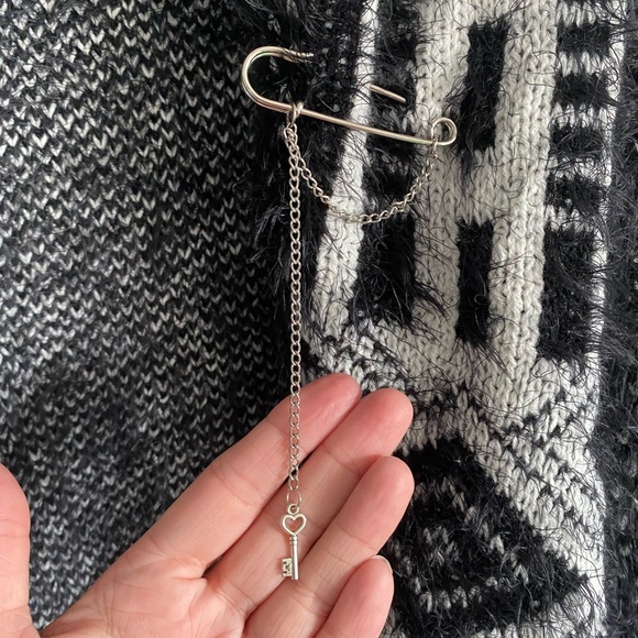 NWT M/L Cardigan - Picture 5 of 13